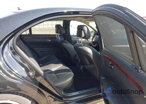 2009 Mercedes-Benz S 550 from USA, damaged, VIN WDDNG71X79A239029